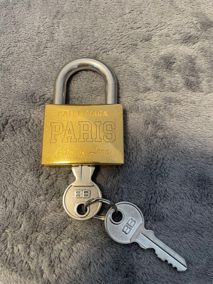 【美品】BALENCIAGA CITY OF LOVE パドロックバッグチャーム