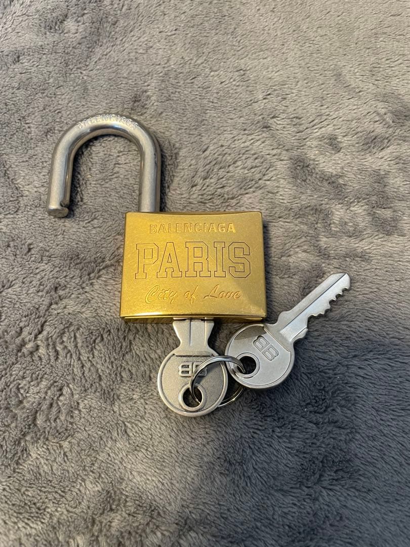 【美品】BALENCIAGA CITY OF LOVE パドロックバッグチャーム