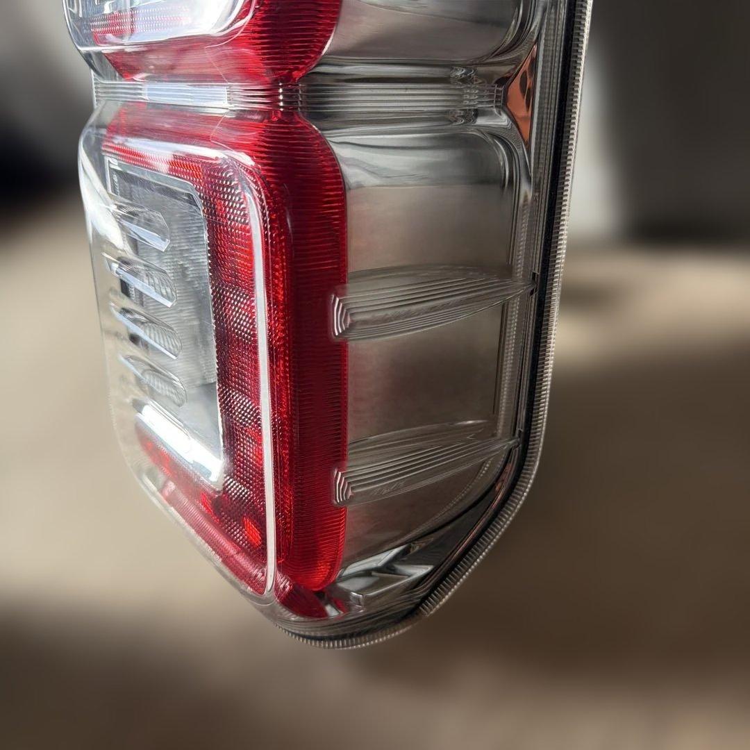 2019年 ウェイク トヨタ純正 LA700S 右テールランプ