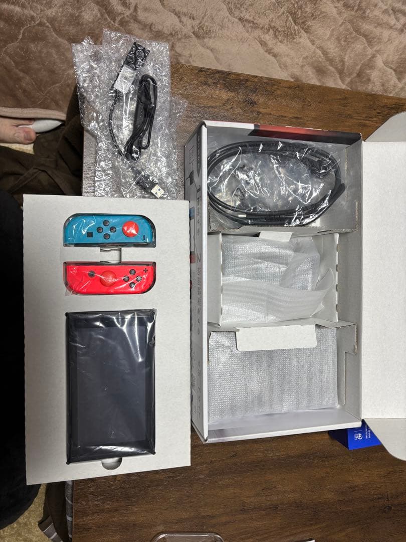 極美品Nintendo Switch ネオンレッド/ネオンブルー 本体