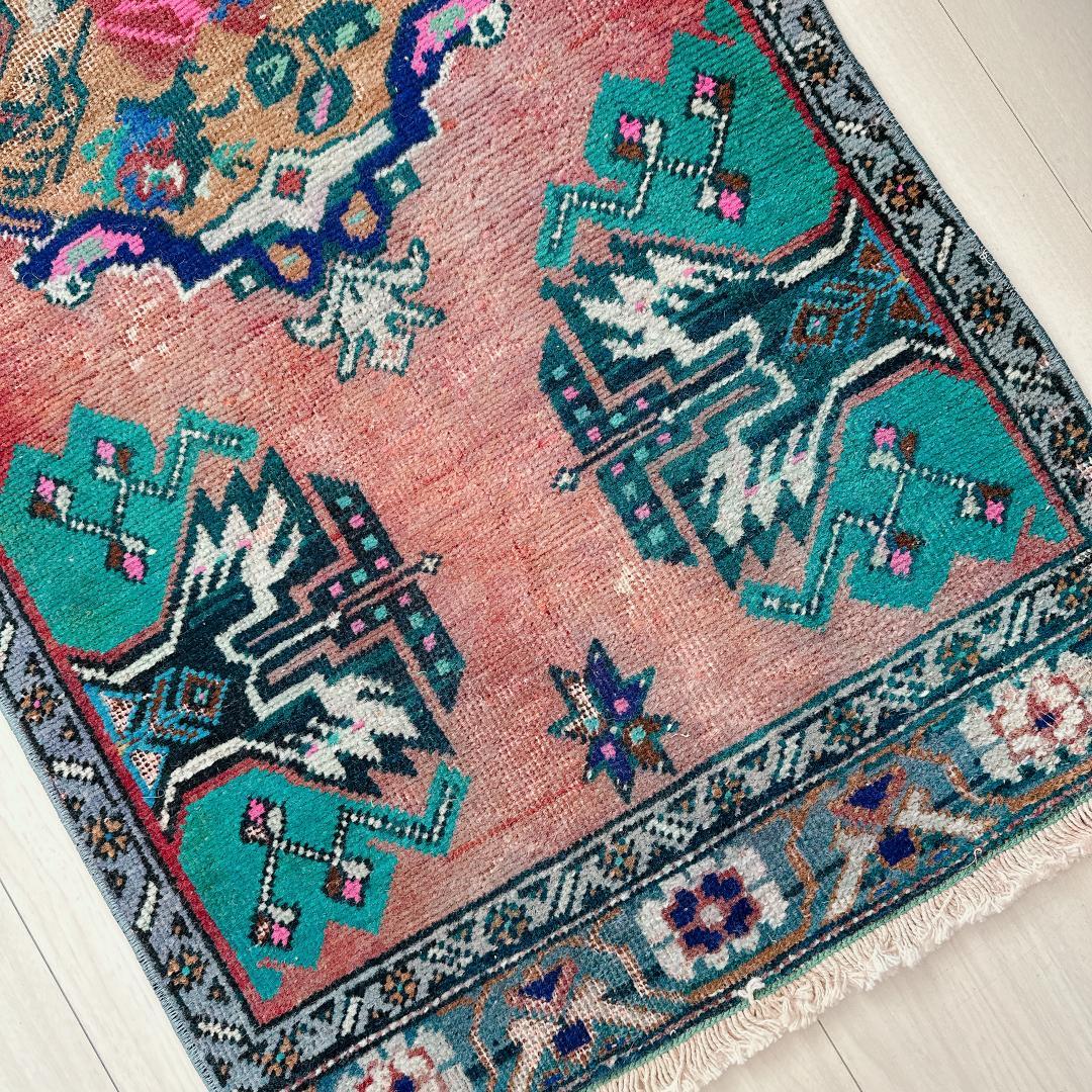 トルコ ヴィンテージラグ A72 人気柄 レア ピンク グリーン パープル