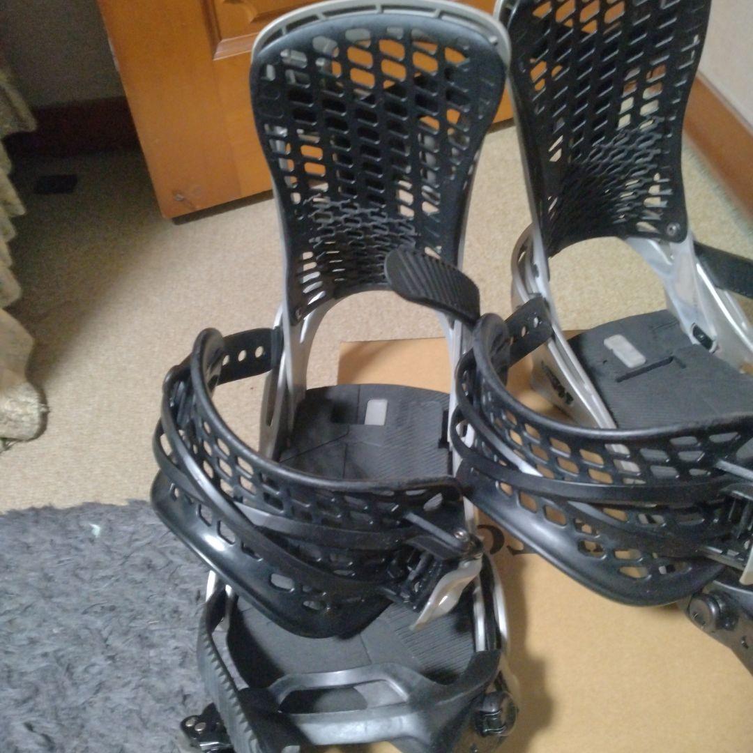 BURTON ジェネシス　Mサイズ　ビンディング　　 シルバー　カッコイイ。