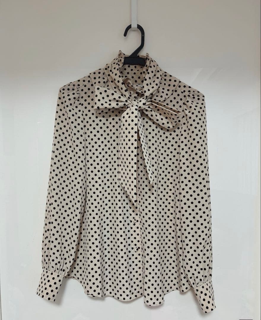 アルアバイル　ルルウィルビー デシンドットフリルボウタイブラウス