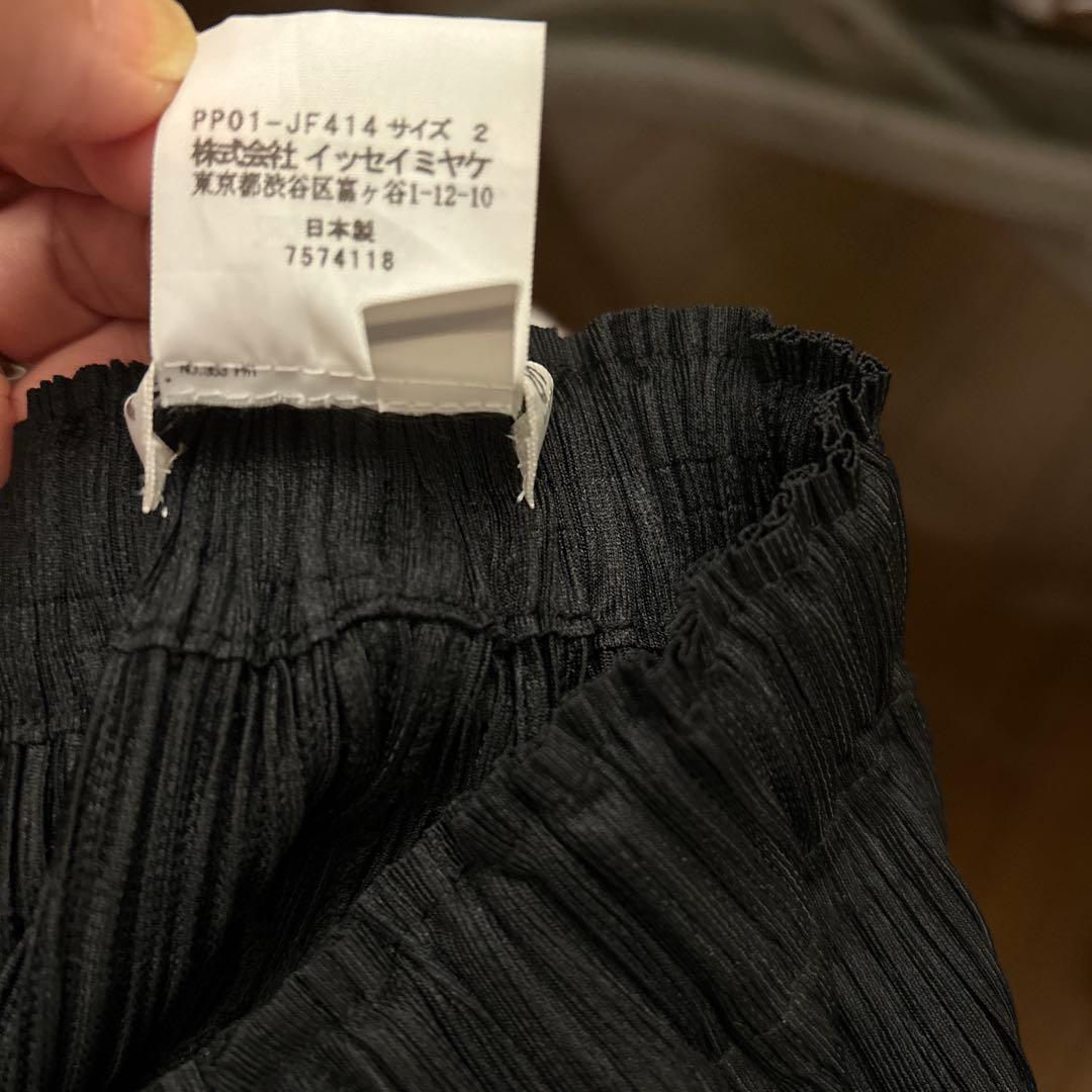 プリーツプリーズ　ブラックエプロンのようなパンツ　サイズ2