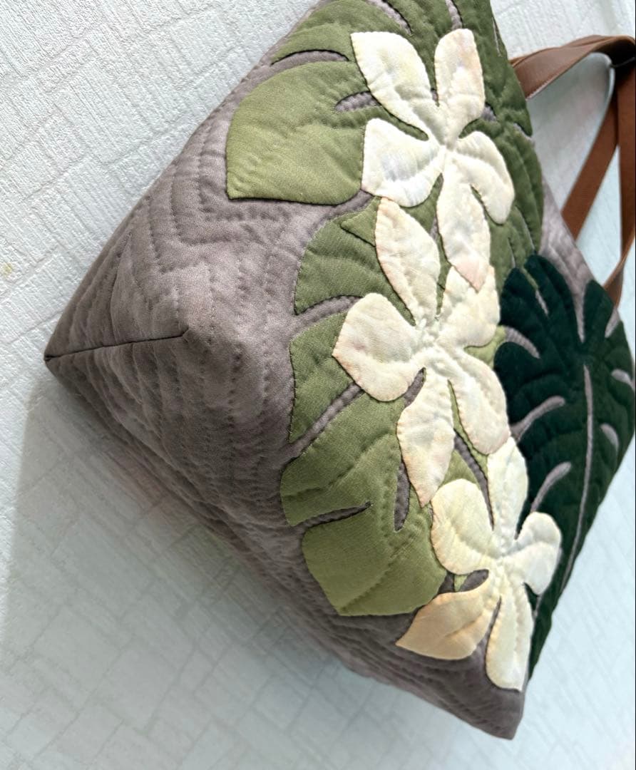 ハワイアンキルトトートバッグ　　　モンステラ&プルメリア