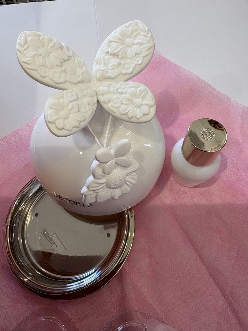 Marcel Wanders フェイスパウダー限定　 いちごどーなつです