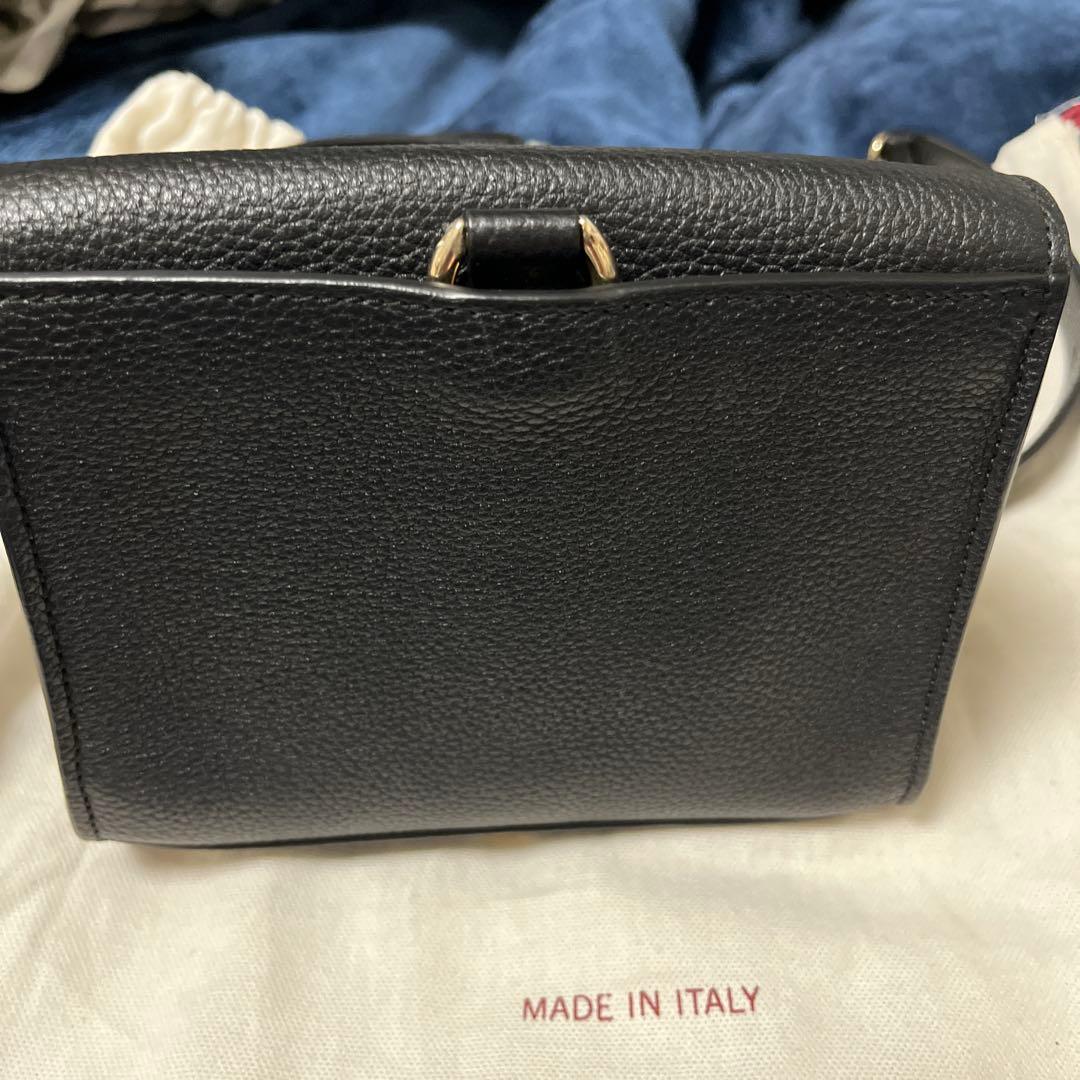 Salvatore Ferragamo ブラックレザーショルダーバッグ