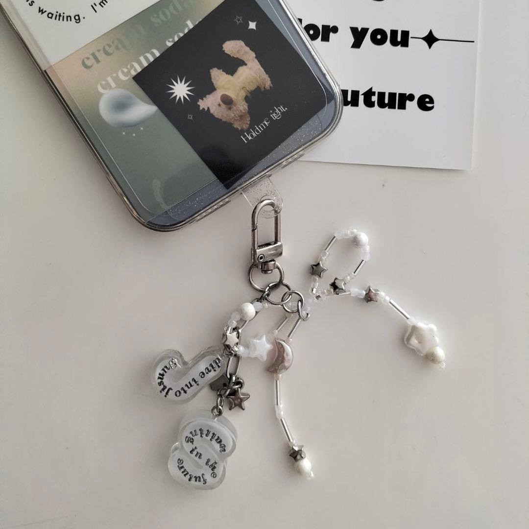 ビーズキーホルダー　オーダー　韓国　ビーズストラップ　イニシャル　NCT チソン