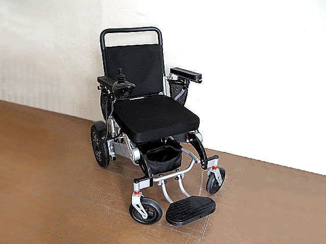 美品 2023年製 ポルタス　FREEDOM 折畳み式電動車椅子　自動ブレーキ