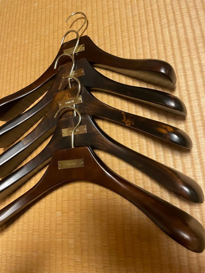 F*u様 トムフォード　木製衣類ハンガー 5本セット
