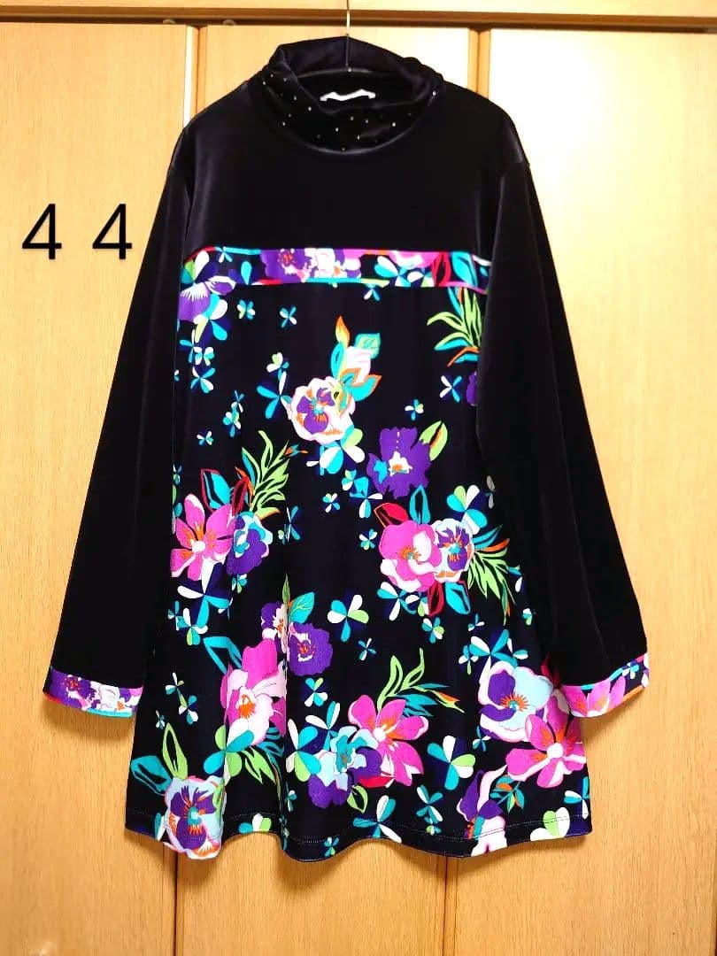 【極美品】レオナール かわいい花柄 チュニック ４４ブラックゆったり