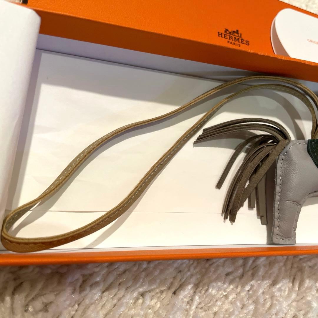 HERMESエルメス　ロデオPM アースカラーチャーム　ブルーグラシエトレンチ