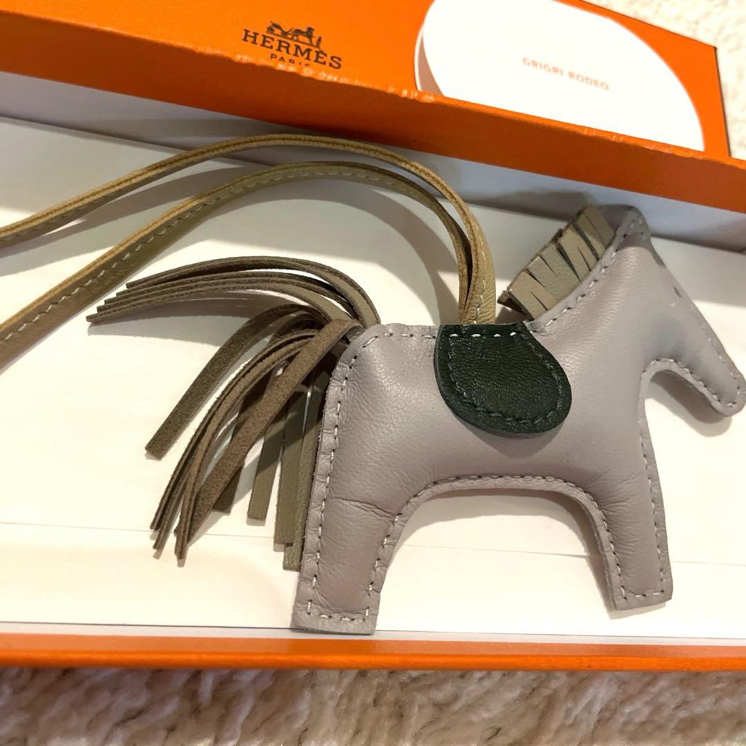 HERMESエルメス　ロデオPM アースカラーチャーム　ブルーグラシエトレンチ