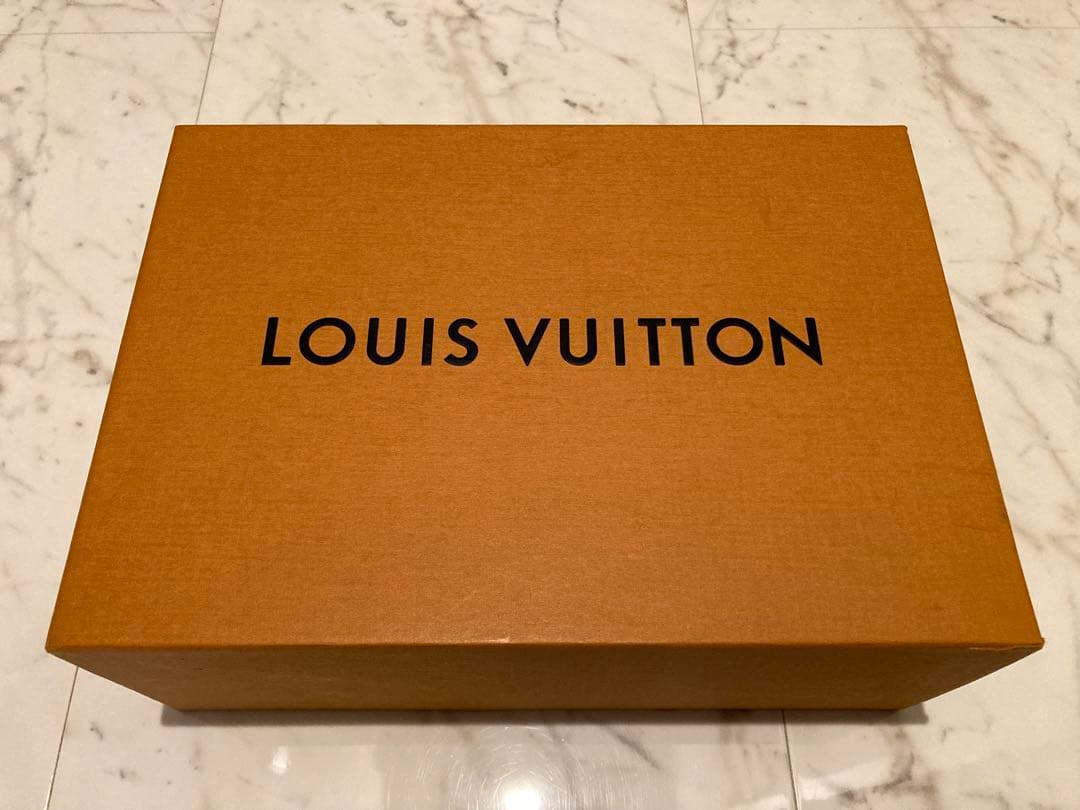 a*o様 超美品 ルイヴィトン LVロゴ サイドジップ パテントレザーショートブ