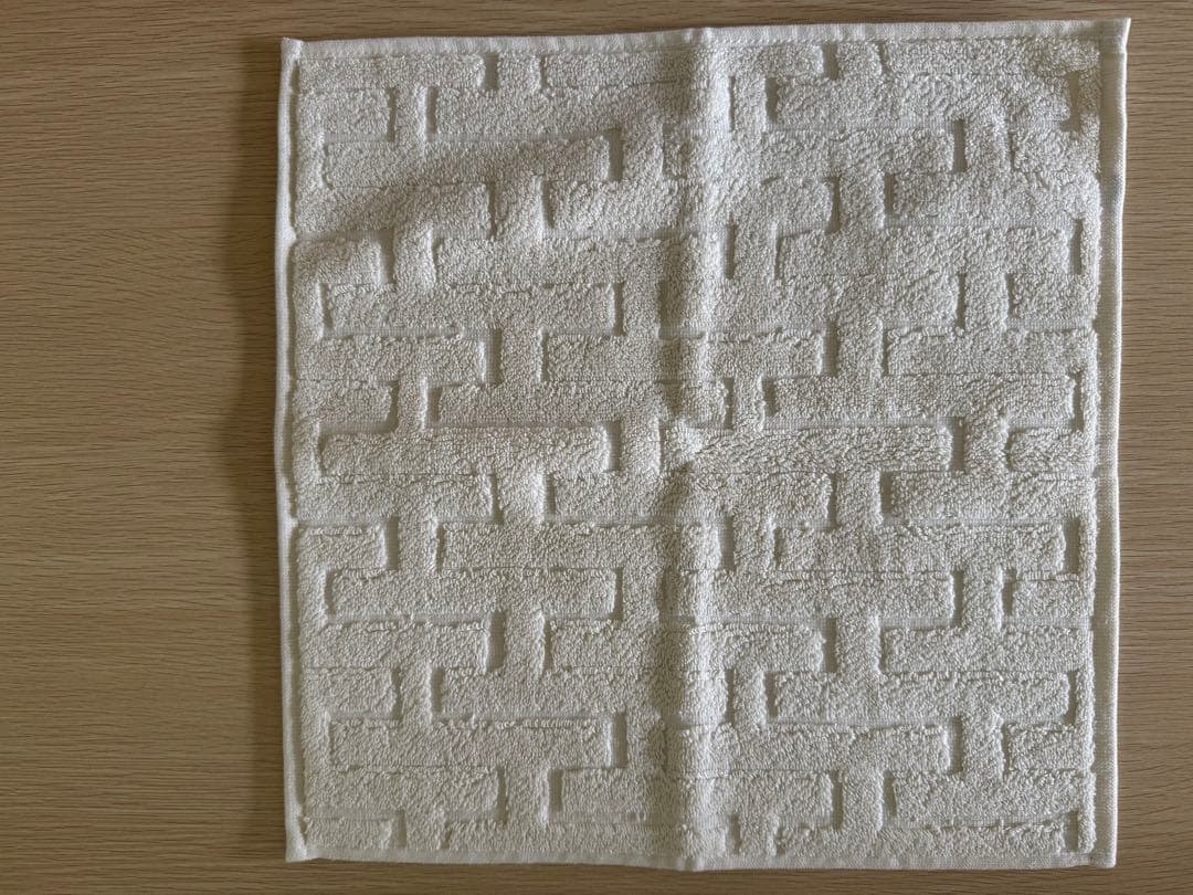 HERMES ホワイト Hロゴ ハンカチ ギフトボックス付き