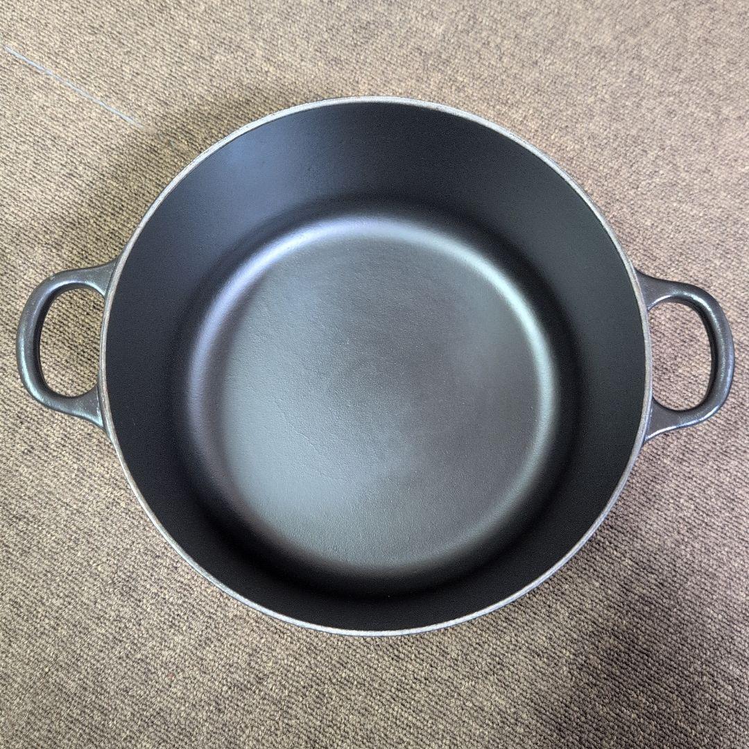 LE CREUSET 蓋付き両手鍋 人気カラーブラック