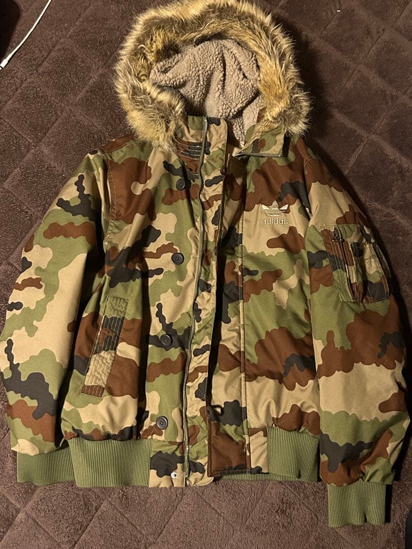 adidas カモフラージュ ダウンジャケット M