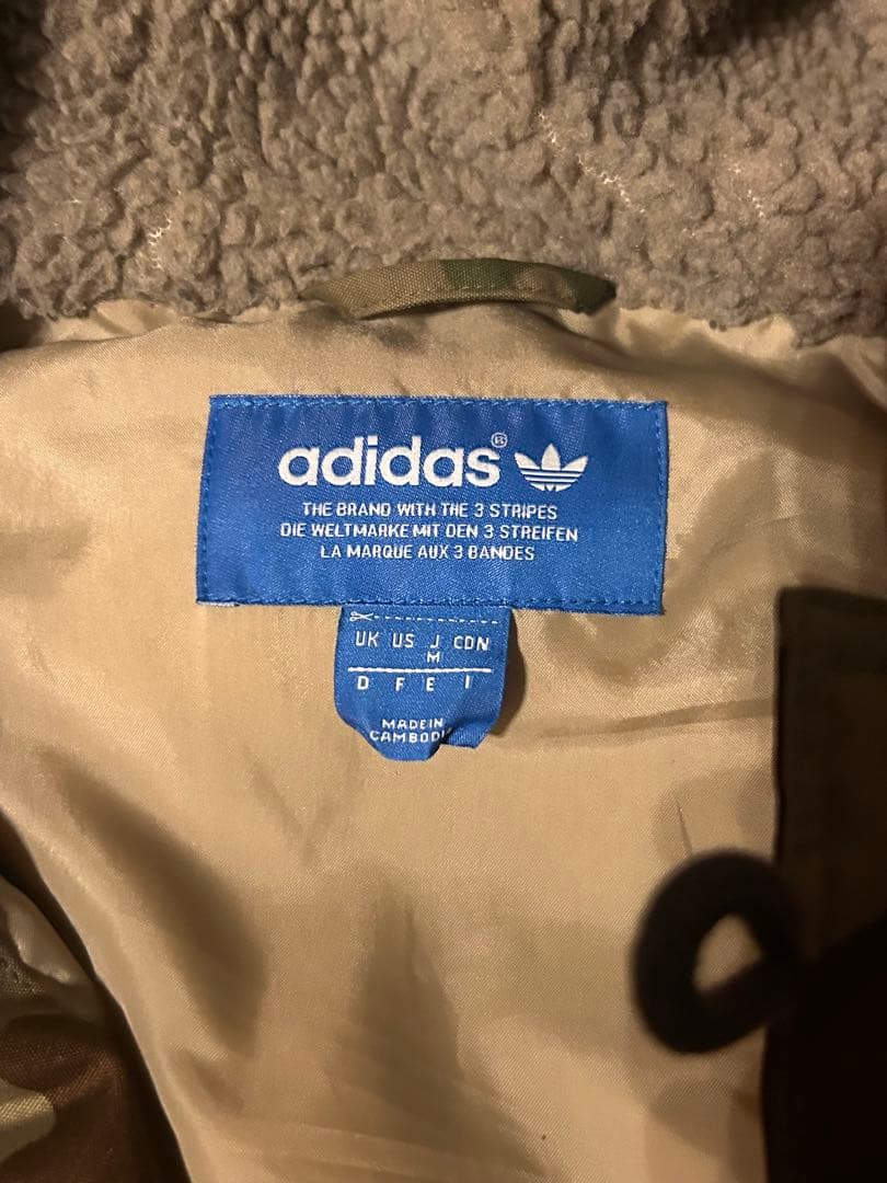 adidas カモフラージュ ダウンジャケット M