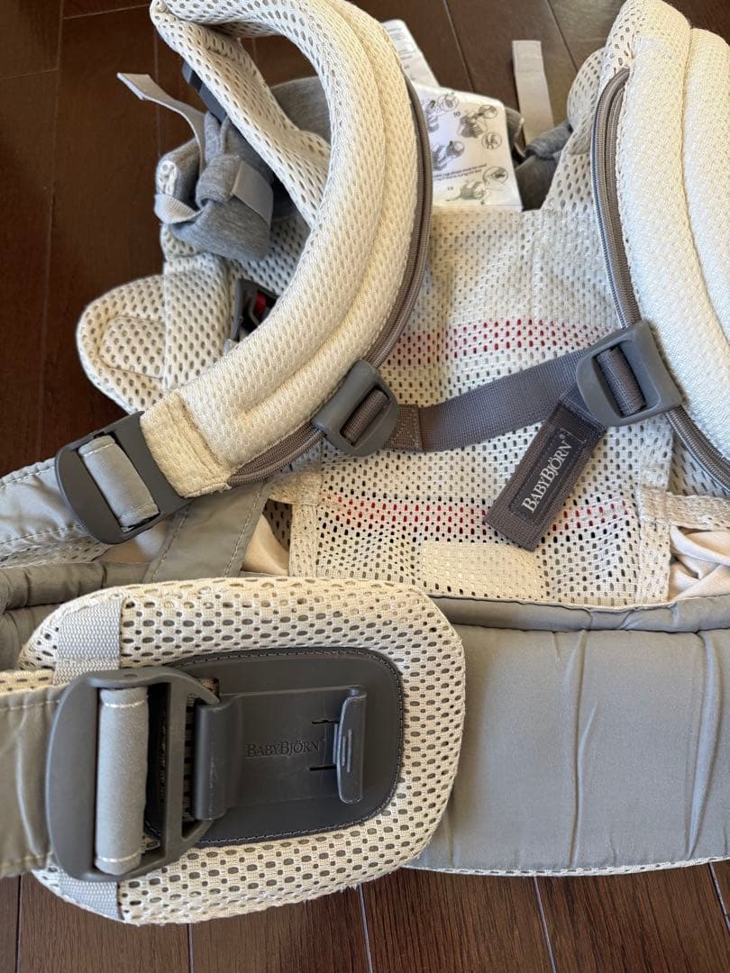 ベビービョルン　ベビーキャリア　HARMONY クリーム