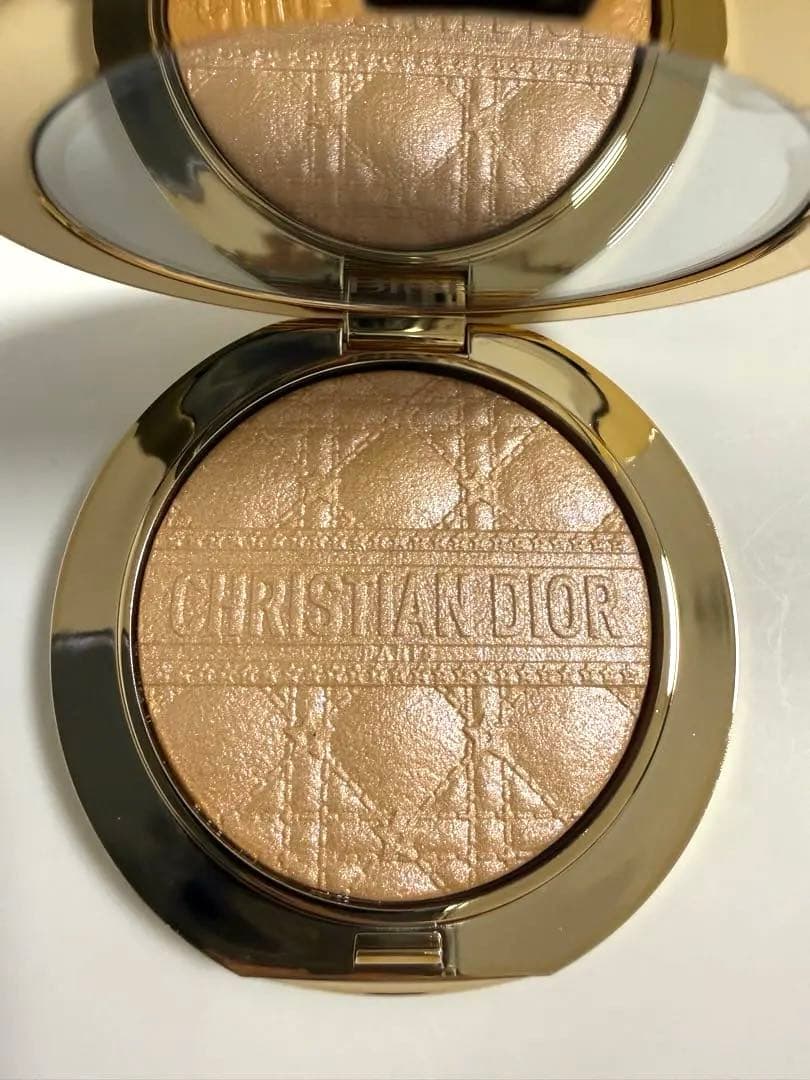 ディオール　スキン　フォーエヴァー　グロウ　ルミナイザー 001