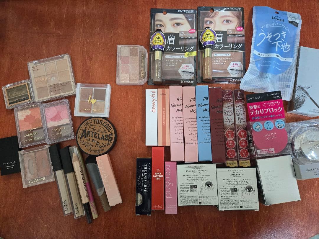 コスメまとめ売り　ロムアンド、TIRTIR、キャンメイク、b idolなど