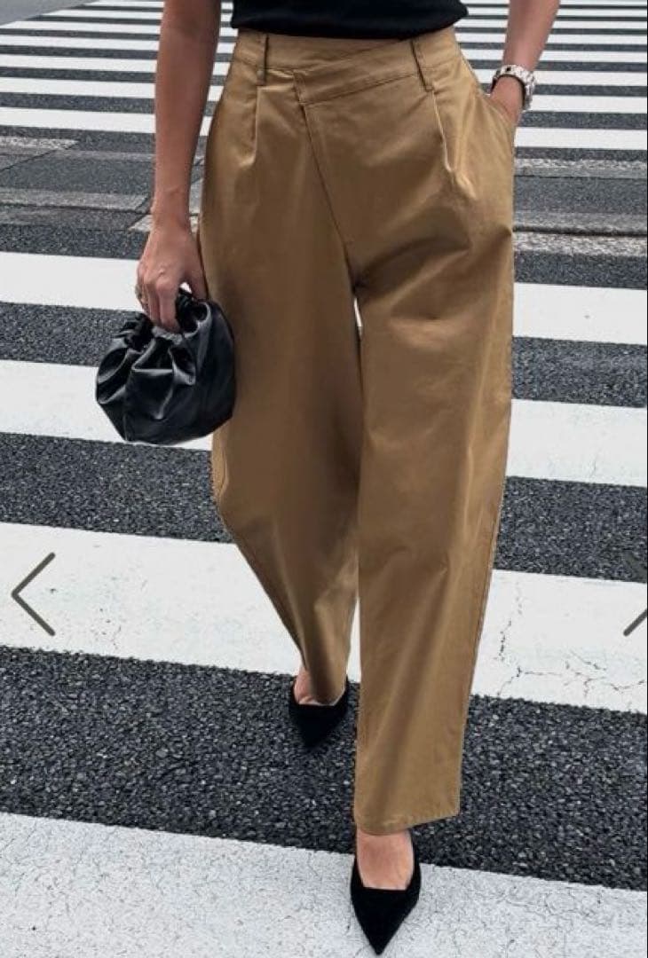 美品⭐︎room306 カーブパンツ　ウエストデザイン　チノパン　ベージュ