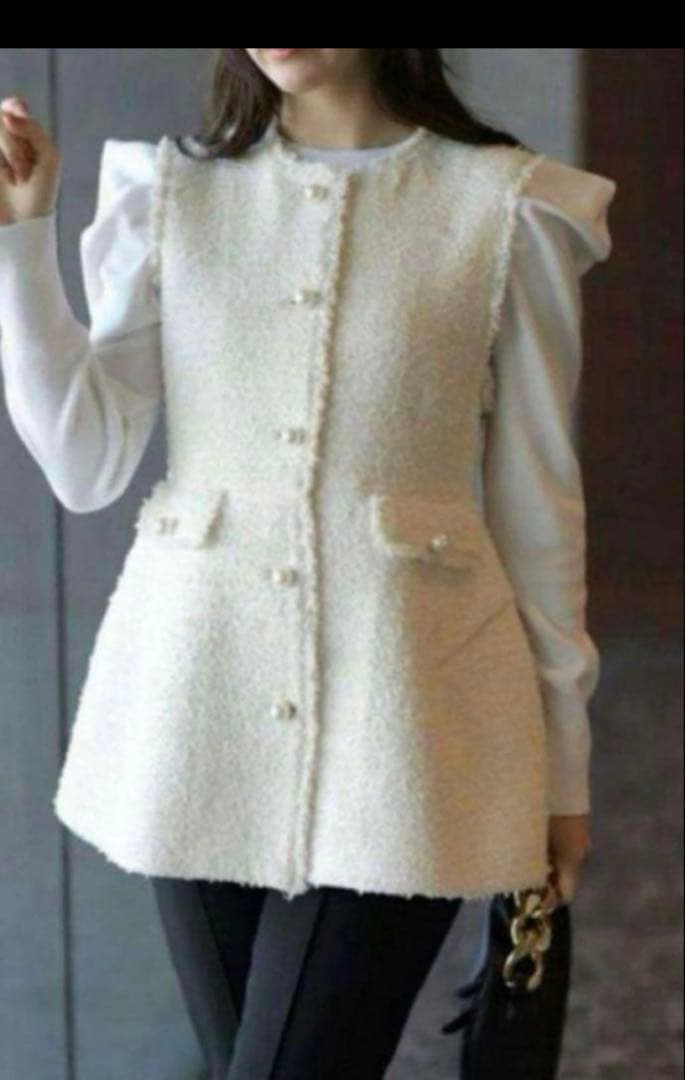 新品　Arpege story パールボタンツイードペプラムジレ　ホワイト