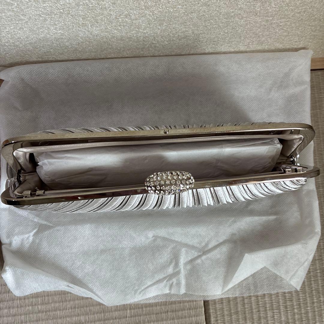 c*o様 【✨美品✨】シルバー プリーツデザイン クラッチバッグ　パーティ