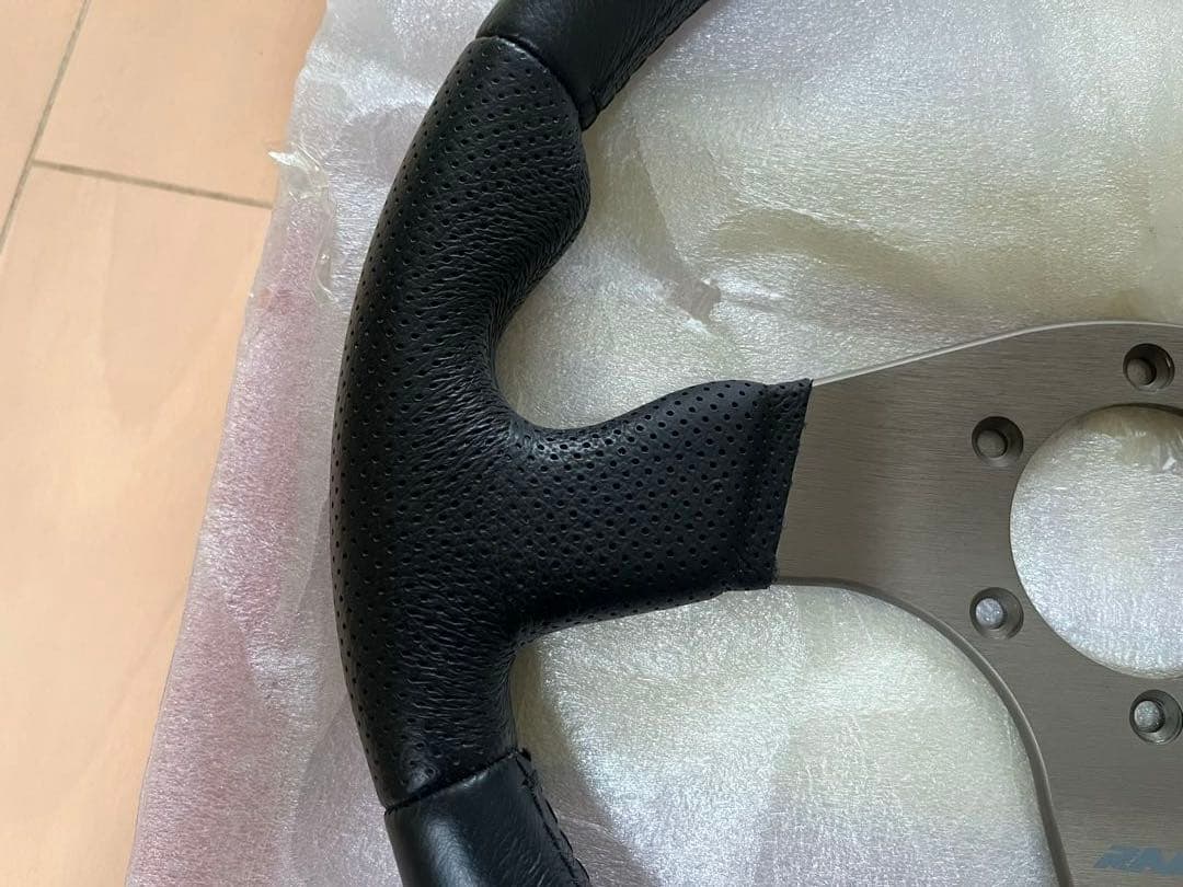 MOMO RACE ステアリング 32Φ