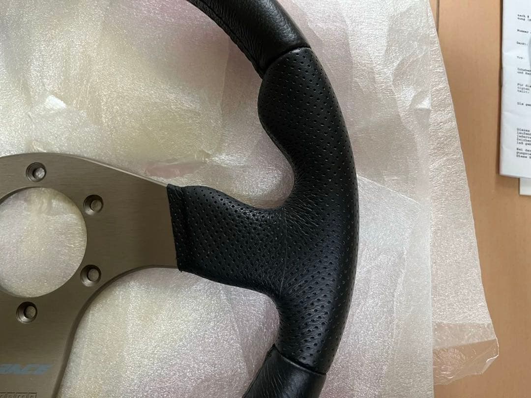 MOMO RACE ステアリング 32Φ