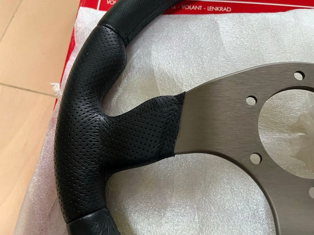 MOMO RACE ステアリング 32Φ