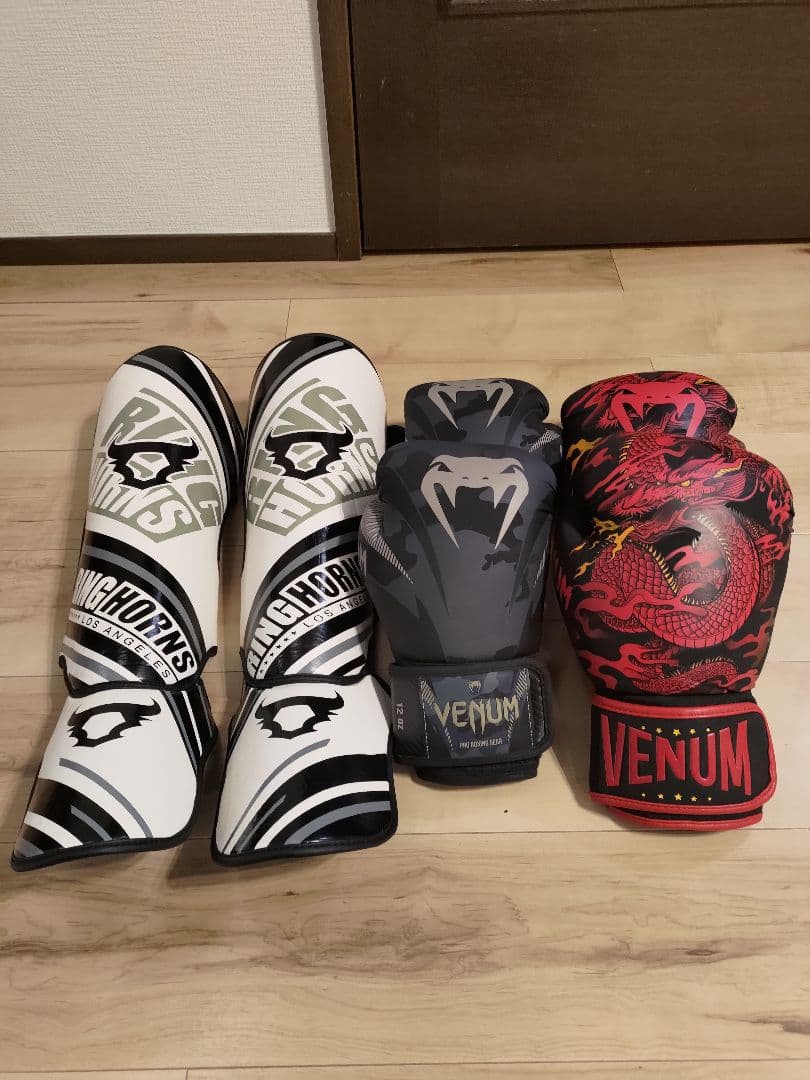 キックボクシング VENUM ボクシンググローブ　リングホーン　レガース