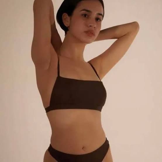 【りえ】SISANDI ブラック セパレート 水着 ビキニ