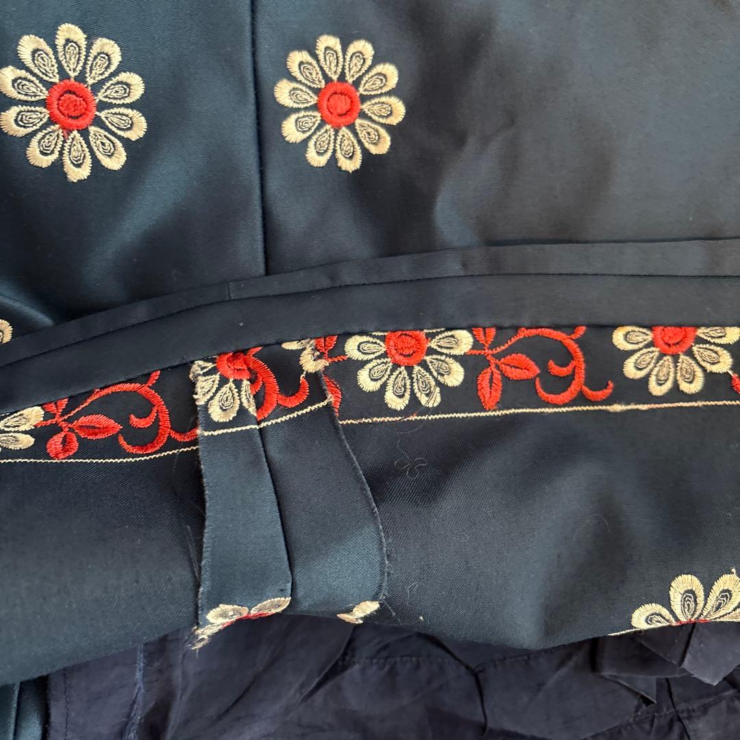 希少品　70,s vintage レトロ 花柄刺繍ワンピース　ボウタイ