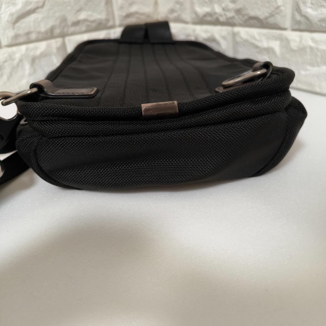 TOMI　トゥミ　ボディバック