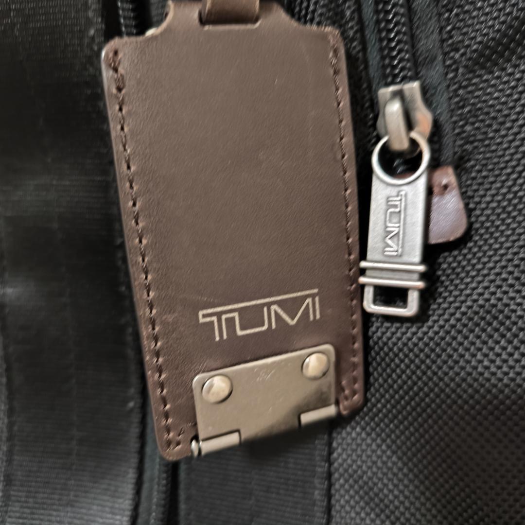 TOMI　トゥミ　ボディバック