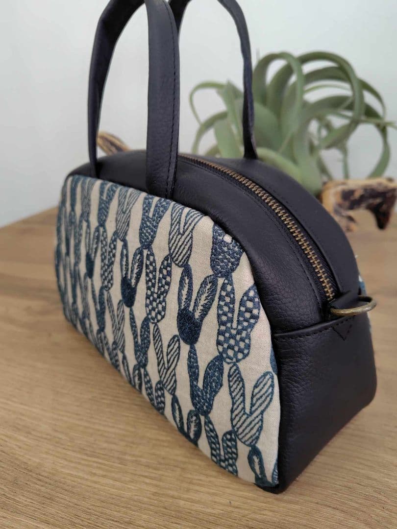 ミナペルホネン/pomppiaポンピアベージュ/ラウンドボストンブラック本革