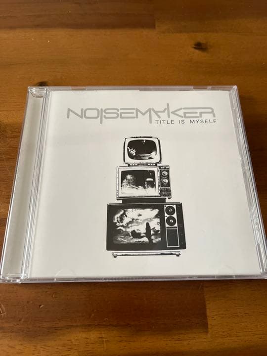 洋楽 noisemaker title is myself