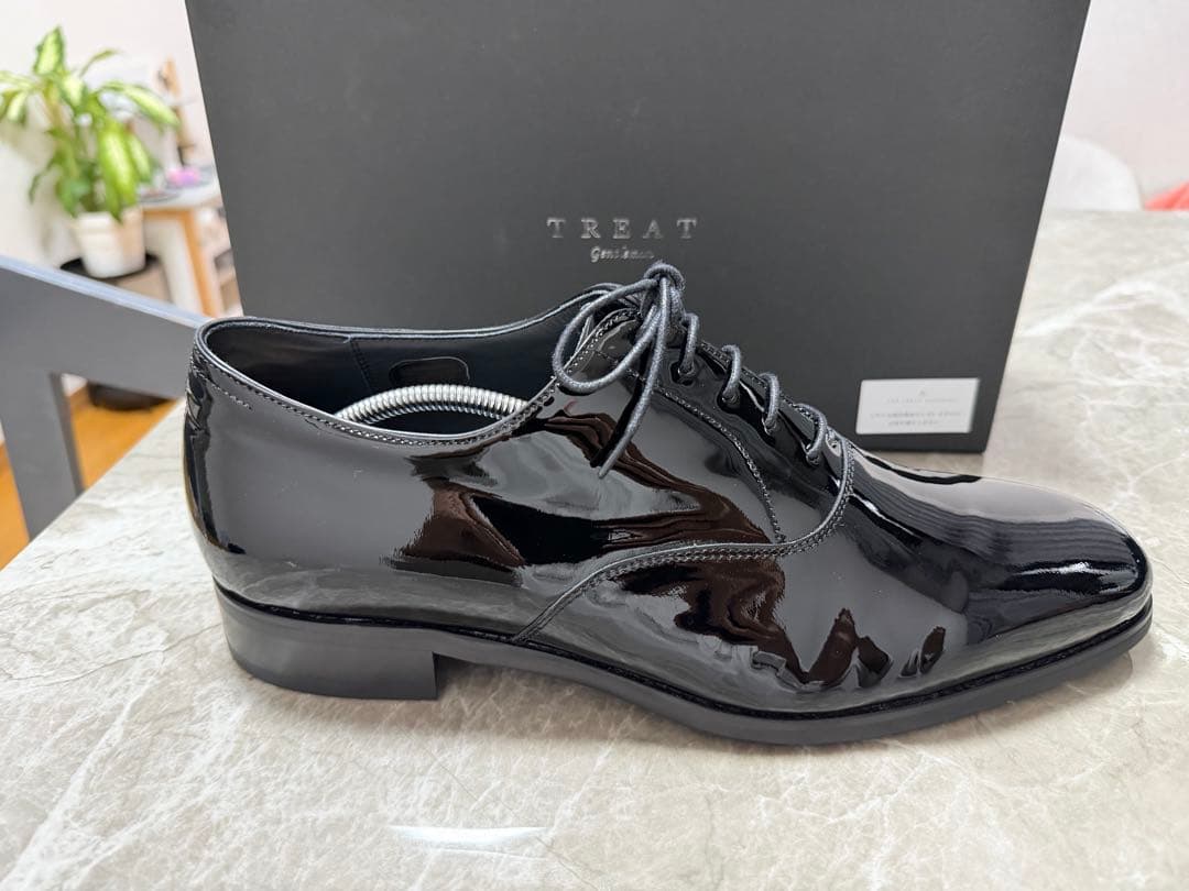 【美品】TREAT ドレスシューズ 黒エナメル ※使用してます