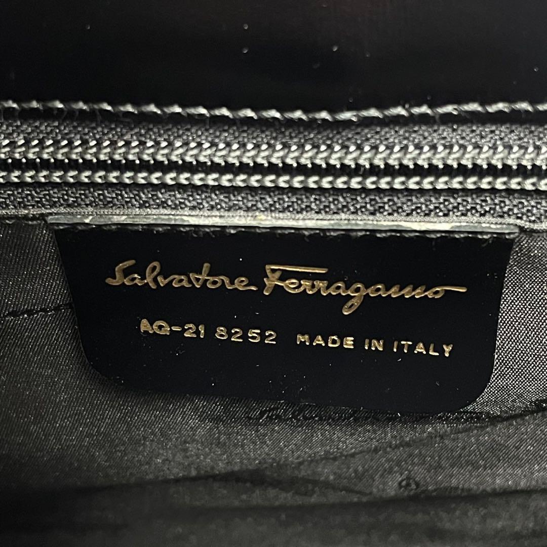 超極美品● フェラガモ ハンドバッグ ヴァラリボン 金具 ブラック レザー