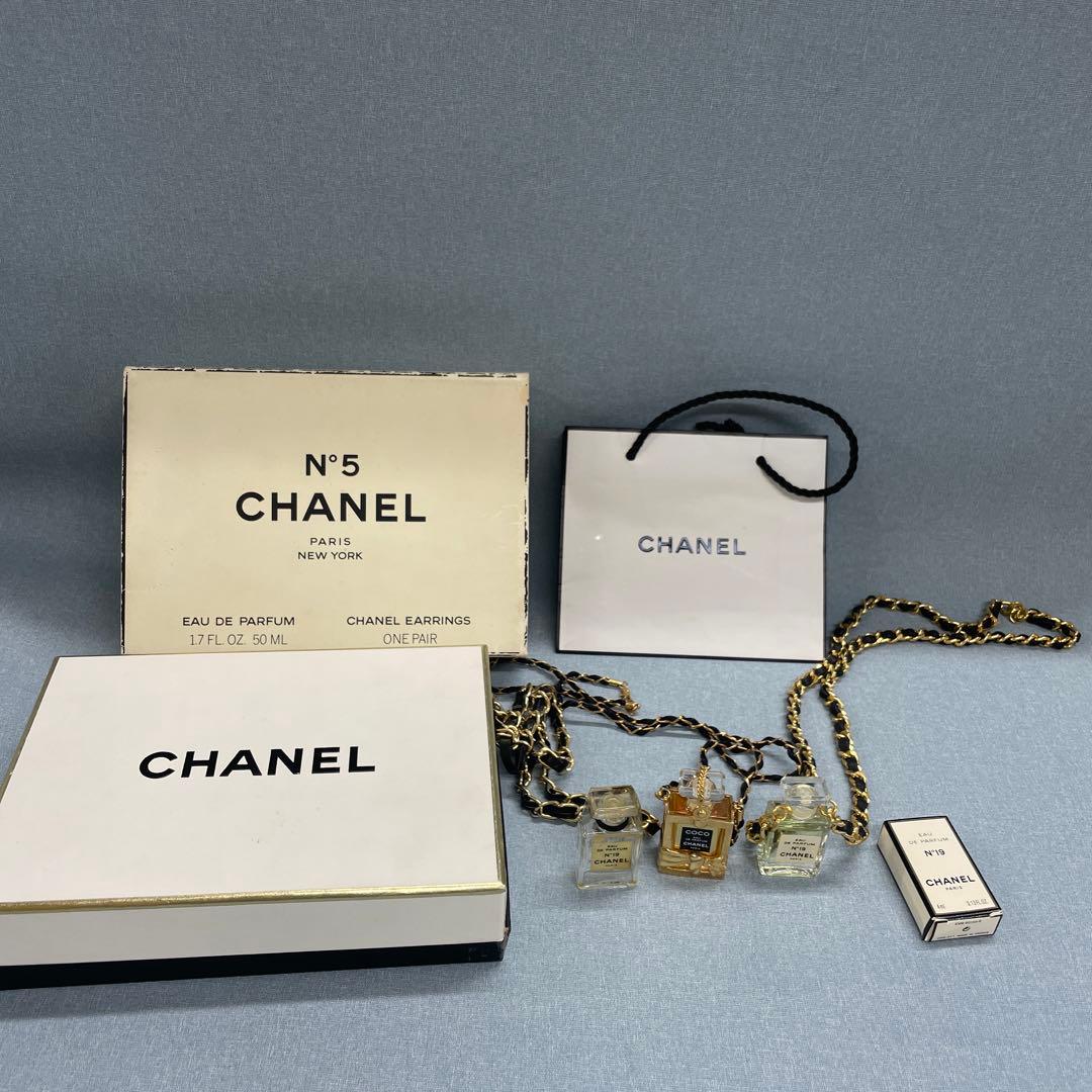 CHANEL / シャネル シャネルのパールイヤリングと香水のセット　ネックレス