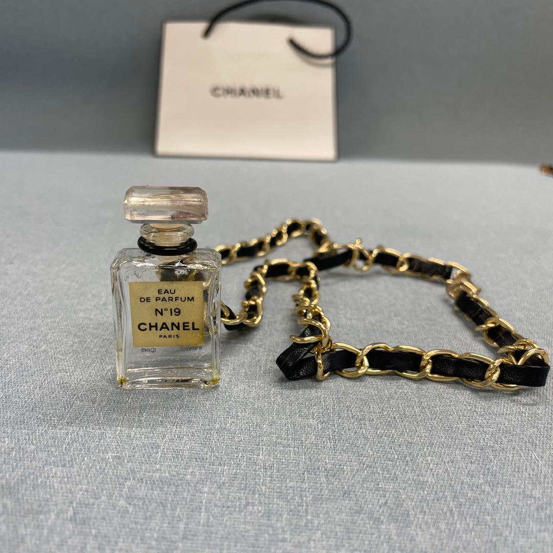 CHANEL / シャネル シャネルのパールイヤリングと香水のセット　ネックレス
