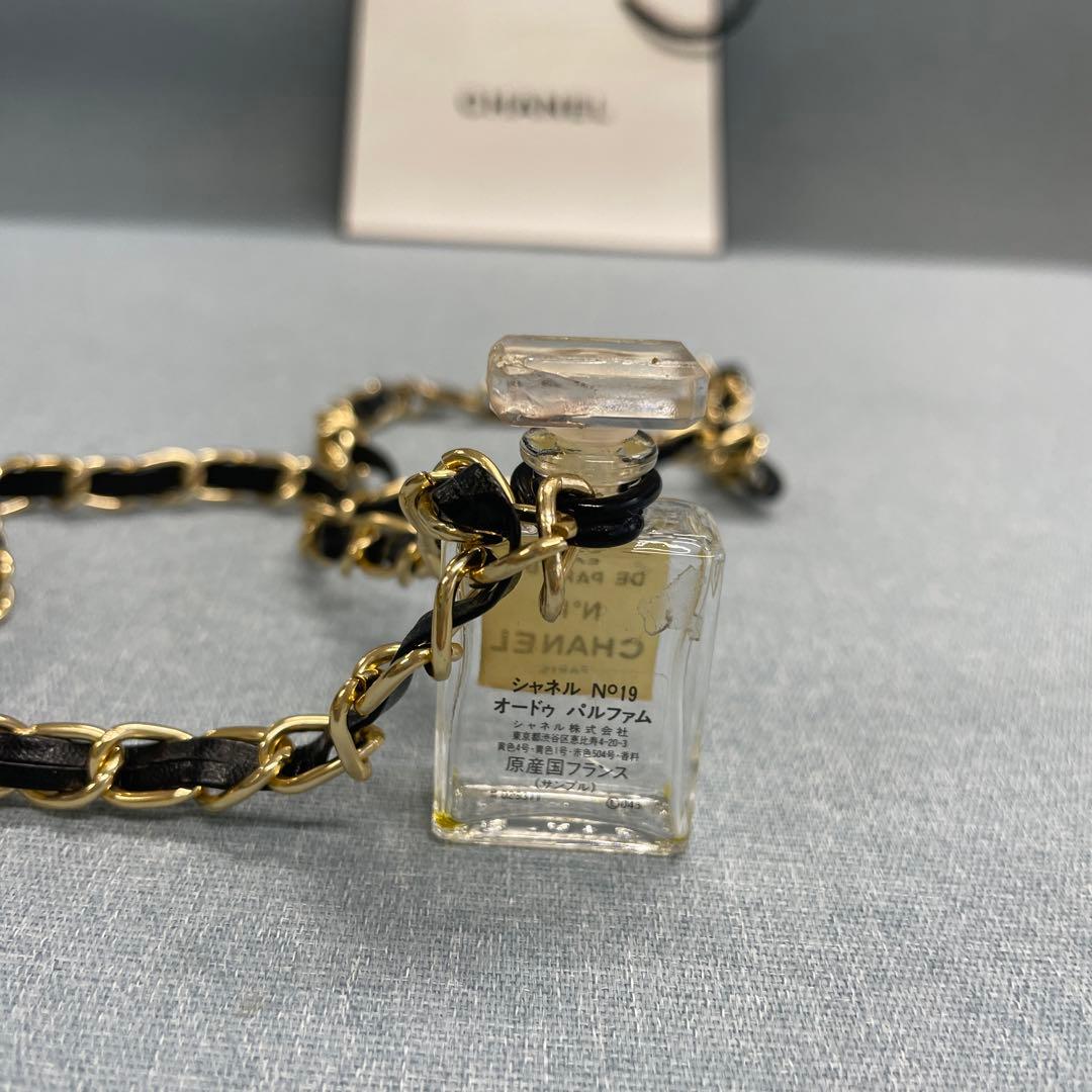 CHANEL / シャネル シャネルのパールイヤリングと香水のセット　ネックレス