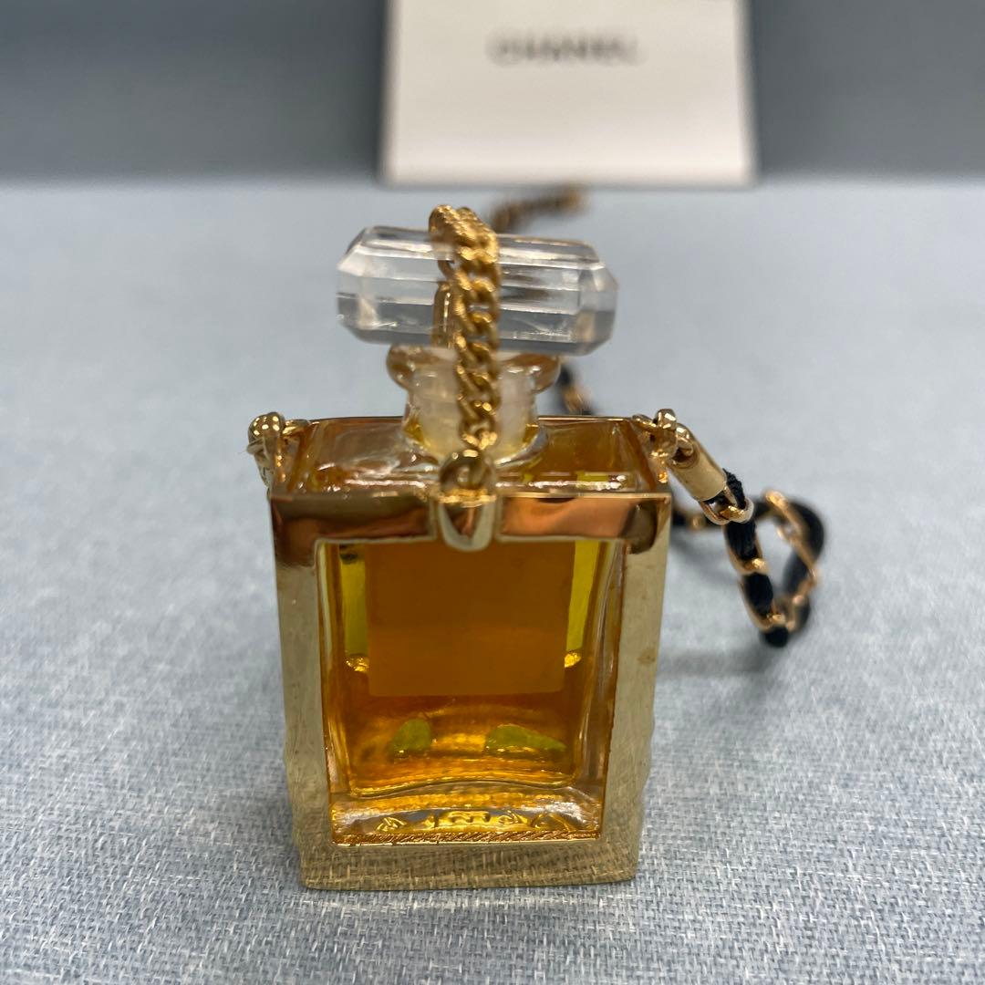 CHANEL / シャネル シャネルのパールイヤリングと香水のセット　ネックレス