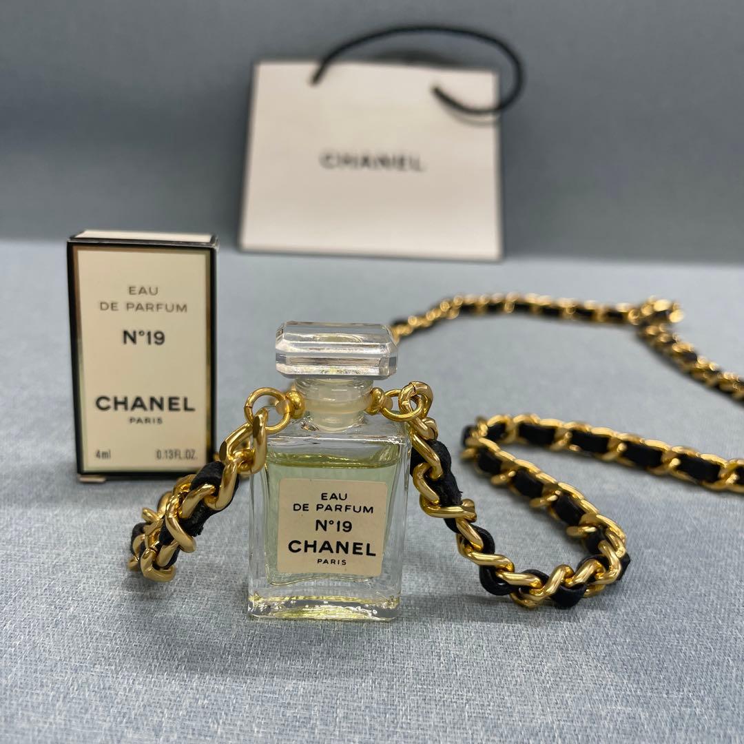 CHANEL / シャネル シャネルのパールイヤリングと香水のセット　ネックレス