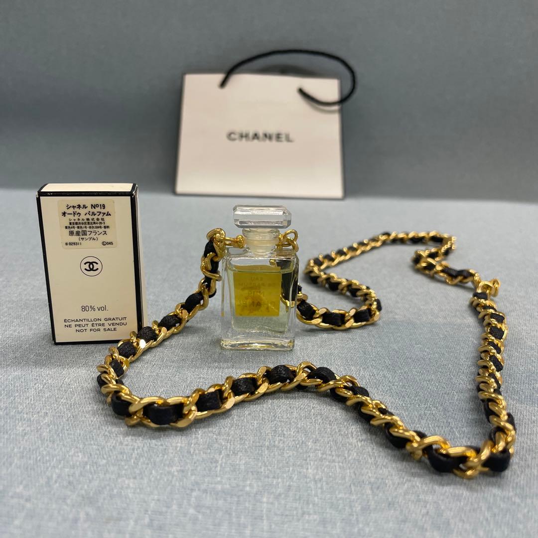 CHANEL / シャネル シャネルのパールイヤリングと香水のセット　ネックレス