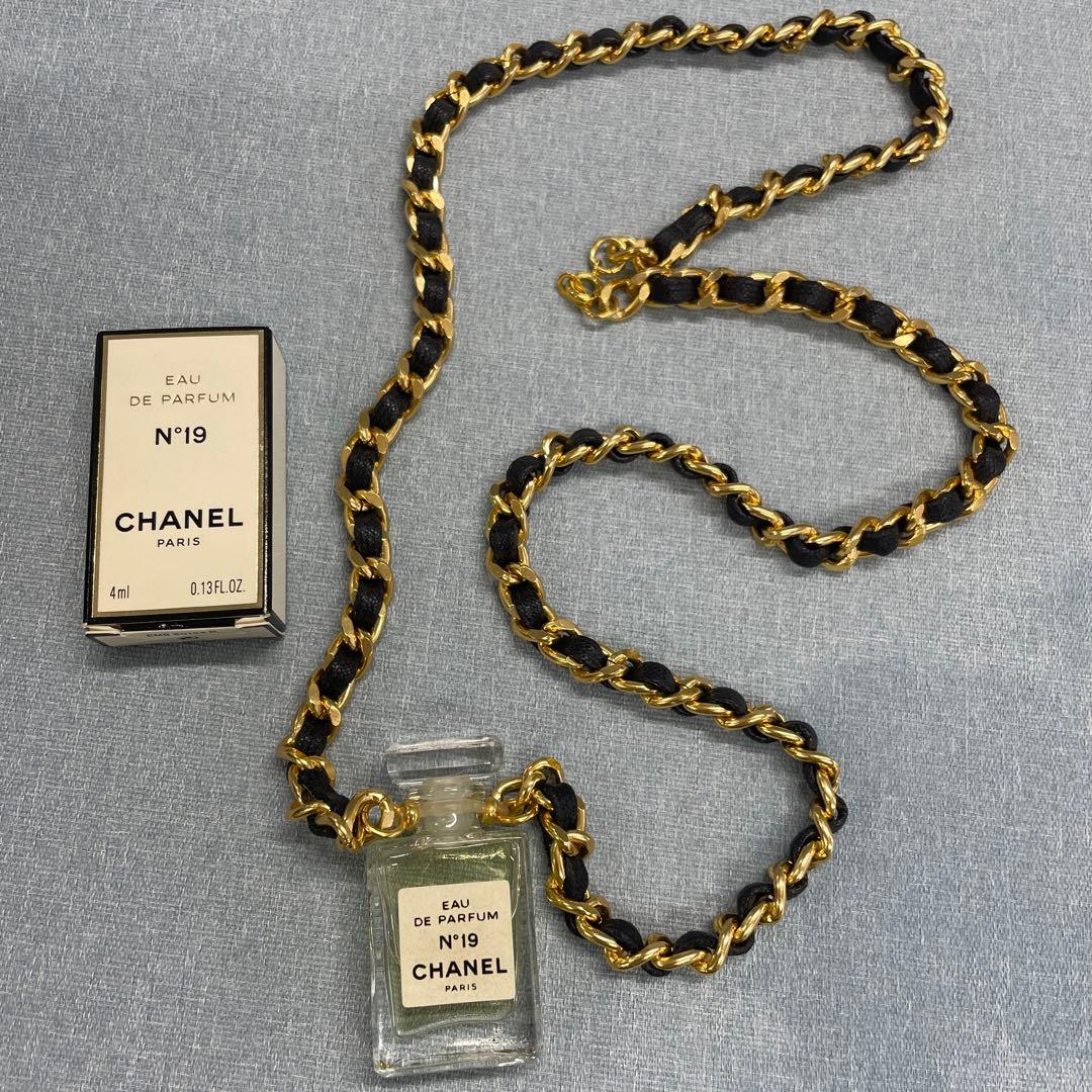 CHANEL / シャネル シャネルのパールイヤリングと香水のセット　ネックレス