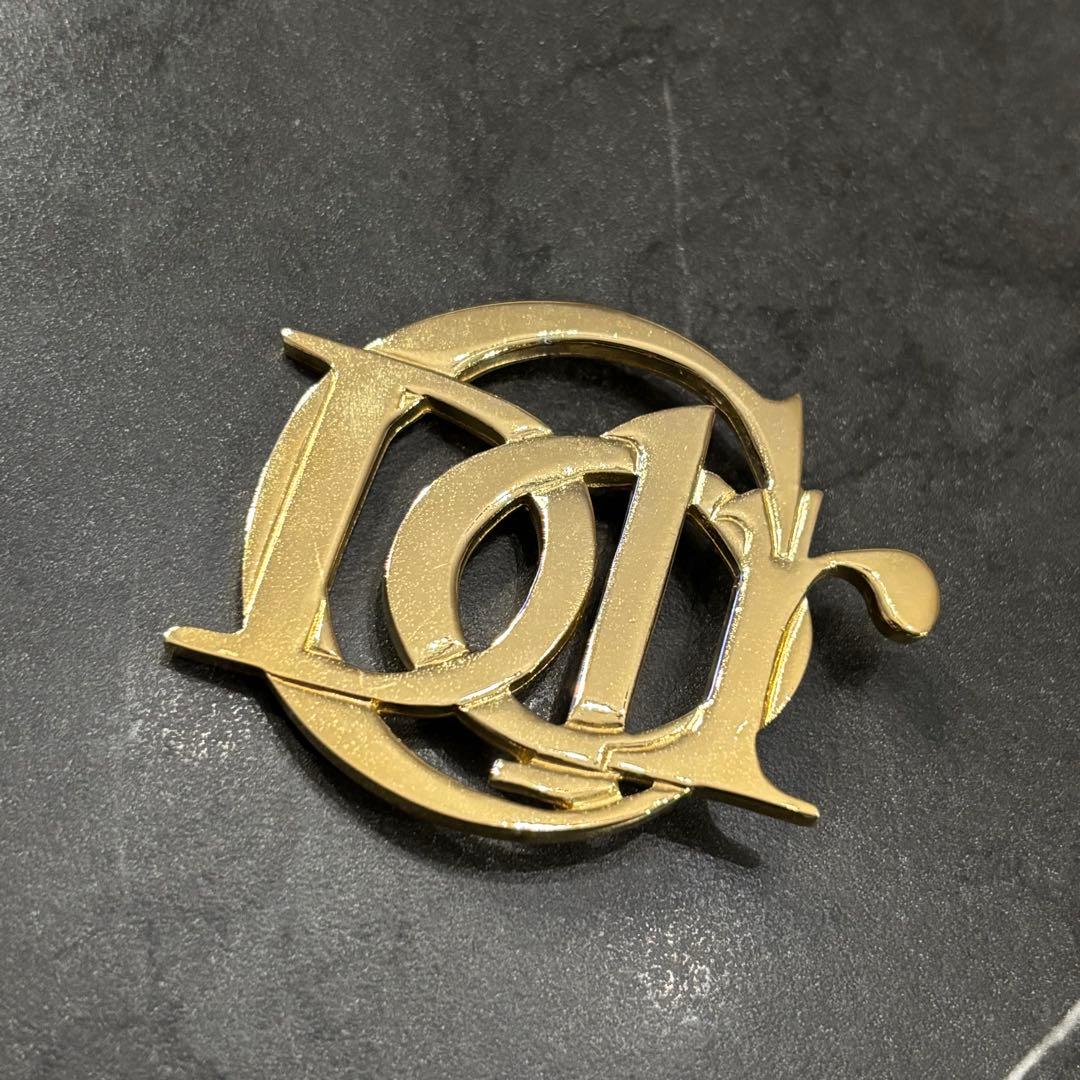 christian dior ブローチ　ゴールド　ロゴ