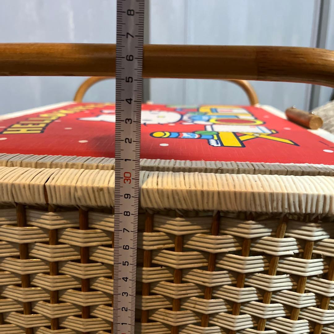 レトロ　ハローキティ　かご　バスケット　サンリオ　収納　籠　昭和　レア編み込み