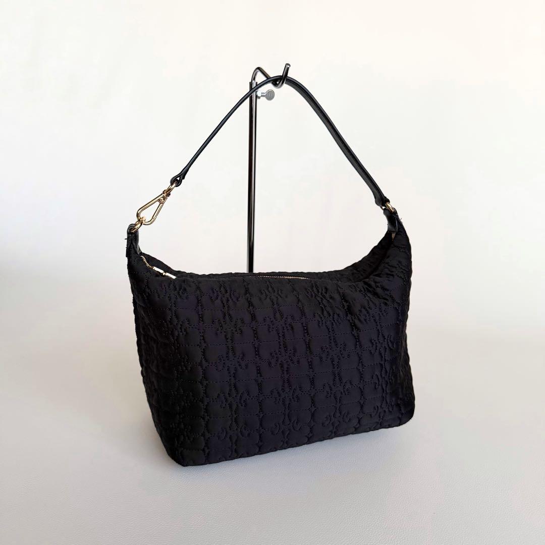 ◯ 【ガニー】キルティングショルダーバッグ 黒 軽量 ワンハンド サテン